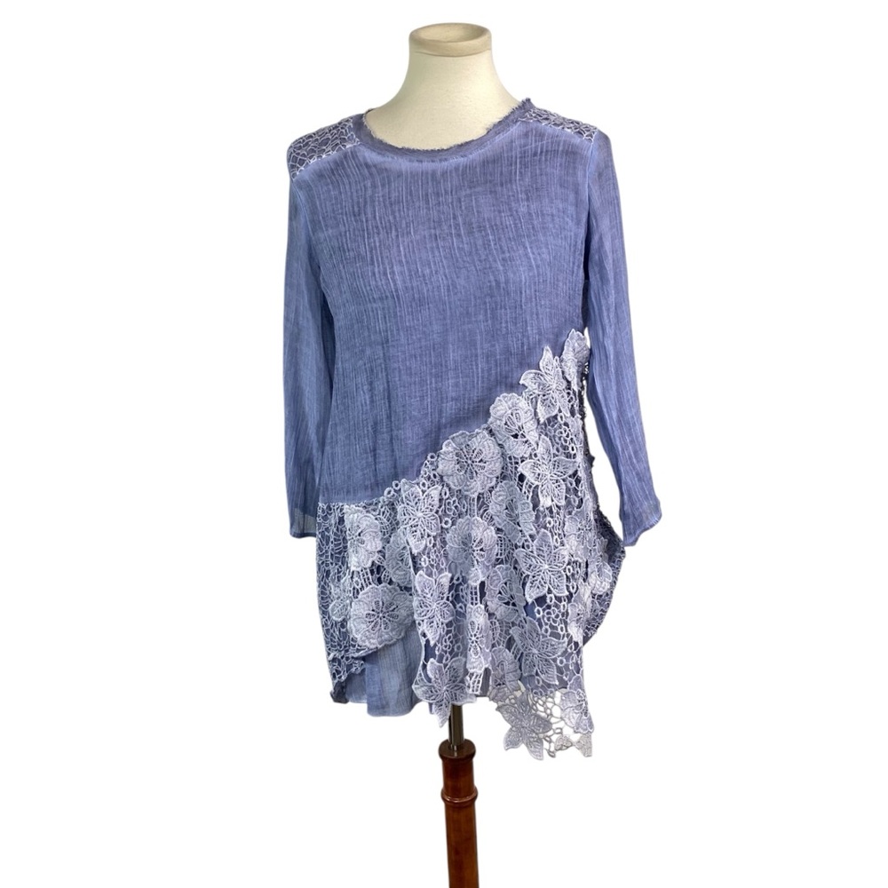 Woman’s Krazy Kat crochet overlay accent blouse size M